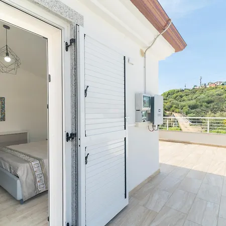 Casa Virgi Vista Mare بيت للعطل